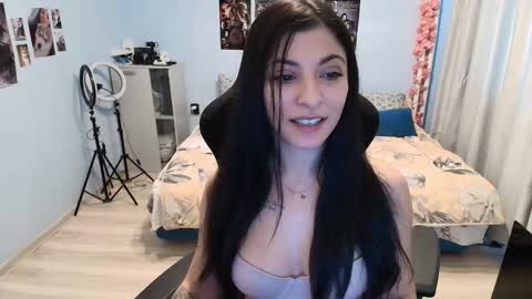 small_horny_girl online show from November 23, 2025, 8:03 am