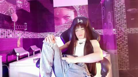Small Hot19 online show from May 31, 2026, 9:49 am