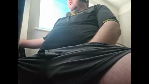 smallone19832 online show from October 28, 2025, 9:13 am