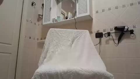 smallone8825 online show from December 21, 2025, 7:37 am