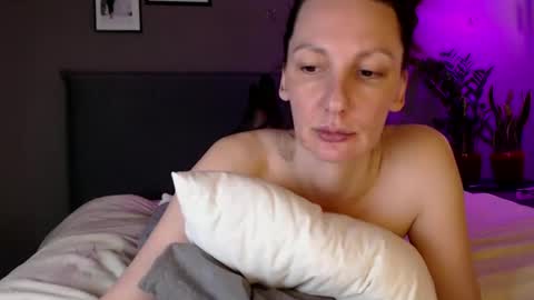 Snapshot of smalltittsbigsoul chatting on February 16, 2025, 4:10 pm Anna no bbbbybybbabebyy just Anna. And dont call me mom please. online show from February 16, 2025, 4:10 pm