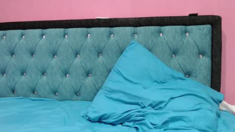 smile_cute_fox online show from December 8, 2024, 8:41 am