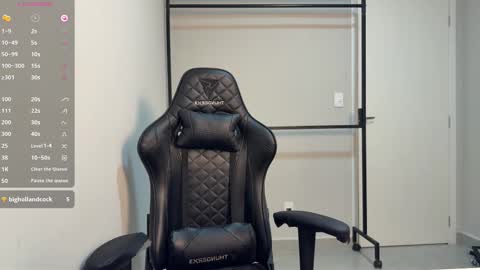 Snapshot of smilee_girl chatting on October 31, 2025, 7:04 pm Emily Burns online show from October 31, 2025, 7:04 pm