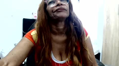 Snapshot of smilet_milf chatting on July 15, 2026, 12:21 pm Smileth online show from July 15, 2026, 12:21 pm