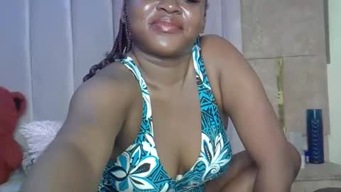 smiley_berry online show from October 26, 2025, 3:12 am