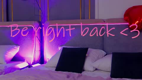 Snapshot of smiley_mia_ chatting on February 16, 2025, 8:21 am Mia online show from February 16, 2025, 8:21 am