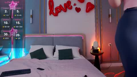 Snapshot of smiley_mia_ chatting on February 19, 2025, 5:16 am Mia online show from February 19, 2025, 5:16 am