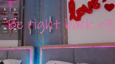 Snapshot of smiley_mia_ chatting on February 19, 2025, 8:22 am Mia online show from February 19, 2025, 8:22 am