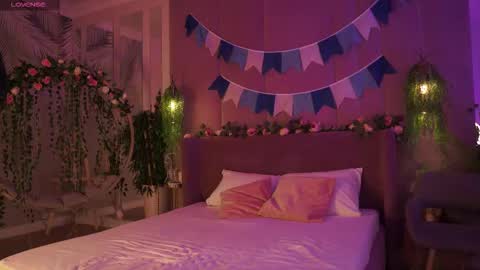 Snapshot of smiley_mia_ chatting on September 29, 2025, 5:01 am Mia online show from September 29, 2025, 5:01 am