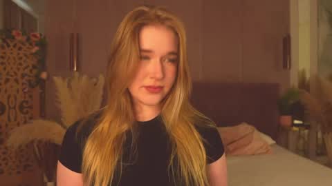 Snapshot of smiley_mia_ chatting on May 26, 2026, 5:25 am Mia online show from May 26, 2026, 5:25 am