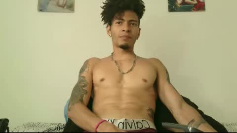 Snapshot of smookskinny chatting on November 10, 2025, 3:00 pm Daniel laverde online show from November 10, 2025, 3:00 pm