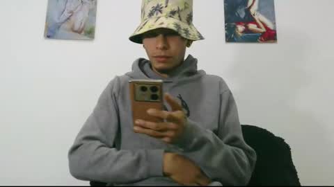 Snapshot of smookskinny chatting on November 16, 2025, 9:20 pm Daniel laverde online show from November 16, 2025, 9:20 pm