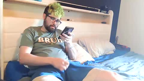 Snapshot of snackonzach chatting on September 14, 2025, 2:38 pm snackonzach online show from September 14, 2025, 2:38 pm