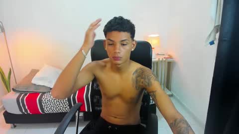 snak_master1 online show from October 15, 2025, 2:39 pm