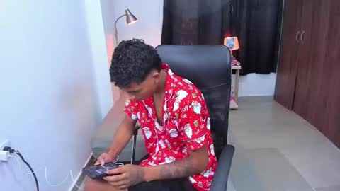 snak_master1 online show from November 13, 2025, 3:22 pm