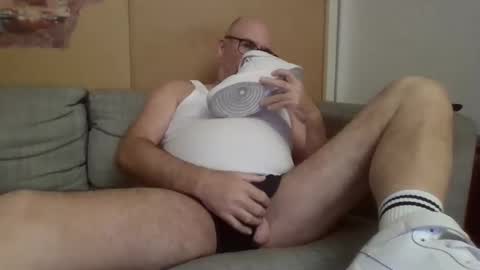 Snapshot of sneakerboy18 chatting on September 24, 2025, 6:11 pm sneakerboy18 online show from September 24, 2025, 6:11 pm