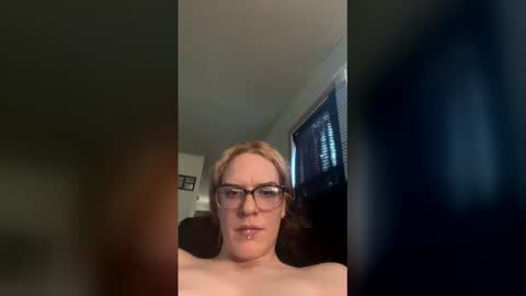 sneakkylinkk27 online show from May 11, 2026, 6:27 pm
