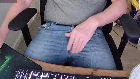 Sneakybill online show from November 30, 2025, 9:57 am