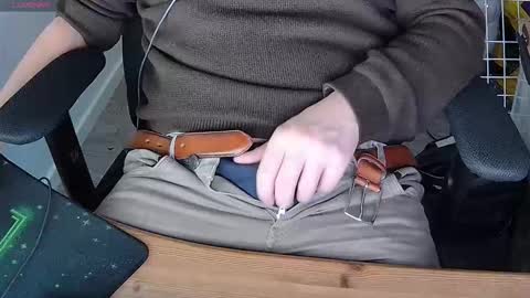 Sneakybill online show from December 14, 2025, 10:58 pm