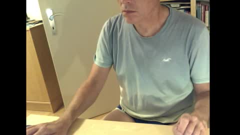 sneaxfreund online show from October 12, 2025, 10:42 pm