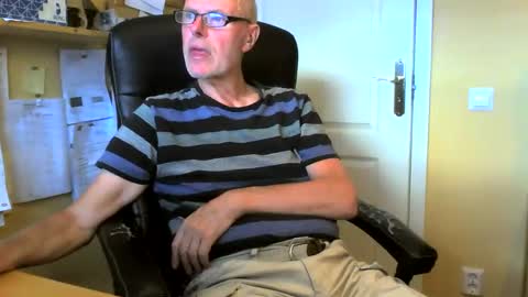 snickarn335731 online show from May 24, 2026, 4:23 pm