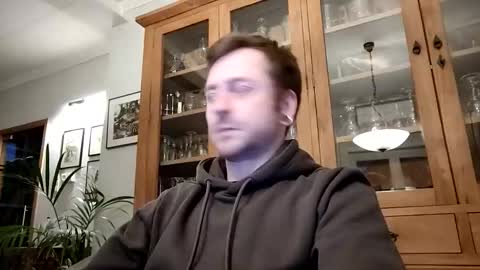 snoecks online show from March 20, 2026, 6:35 pm