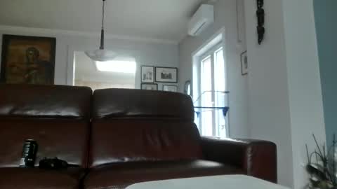 snoecks online show from June 7, 2026, 7:12 am