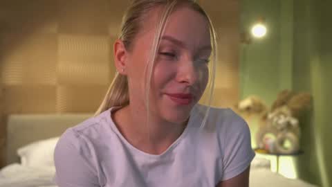 Candice Snow online show from December 11, 2024, 2:22 pm