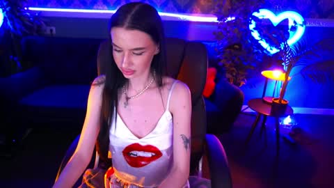 snow_whiteeex online show from February 3, 2025, 4:57 am