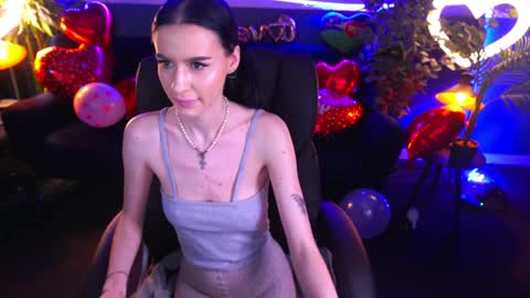 snow_whiteeex online show from February 5, 2025, 5:31 pm