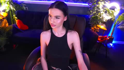 snow_whiteeex online show from February 25, 2025, 11:00 pm