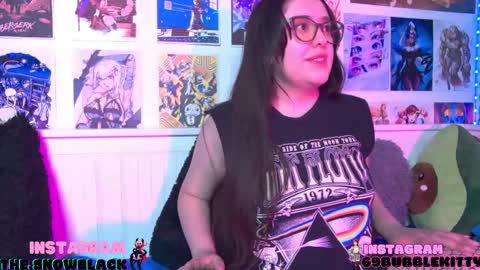 Snow and Bubble online show from March 10, 2025, 2:37 pm