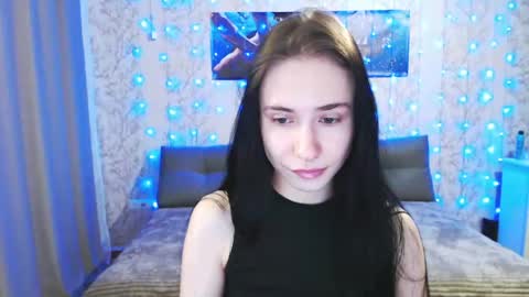 SnowWhate 00 online show from April 19, 2026, 5:01 pm