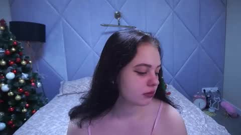 snowwhite_bella online show from December 21, 2025, 6:31 am