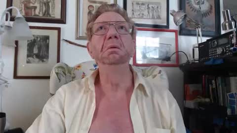 Snapshot of so_erotic_sub chatting on February 17, 2026, 7:20 pm ImYourBitch online show from February 17, 2026, 7:20 pm