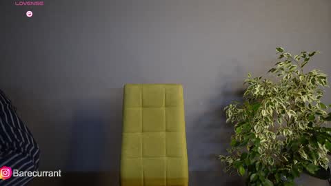 Yesenia online show from February 6, 2025, 9:49 pm