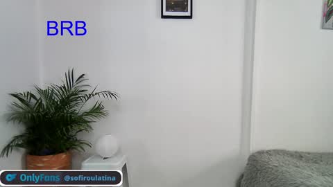 soffi_rousel_ online show from January 8, 2025, 8:39 pm