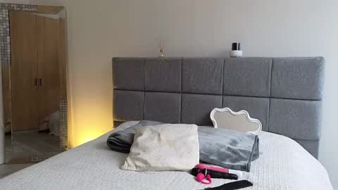 IG Soffimoon   I THANK YOU FOR LEAVING YOUR FOLLOW online show from April 16, 2026, 7:25 pm