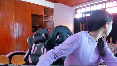 soffy and mia online show from December 20, 2025, 12:34 pm