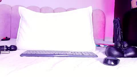 Snapshot of sofi_decker chatting on January 17, 2026, 3:00 am Sofia online show from January 17, 2026, 3:00 am