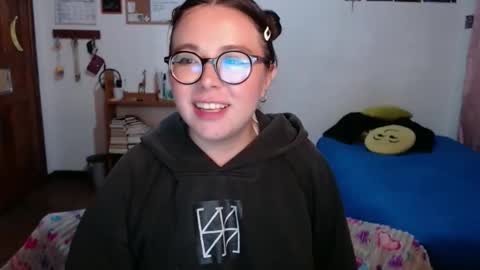 Sofi Lynch online show from May 17, 2026, 6:44 am