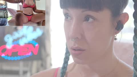 Sofi Mora online show from September 16, 2025, 1:56 pm