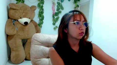 sofia_762254 online show from April 22, 2026, 8:21 pm
