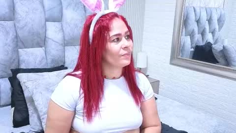 sofia gutierrez   online show from November 25, 2025, 4:01 am