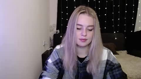 sofia_rosemary online show from December 4, 2024, 11:41 am