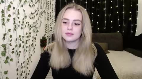 sofia_rosemary online show from January 20, 2025, 11:35 am