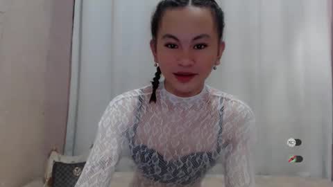 sofia_sweetheart18 online show from April 1, 2026, 11:35 pm