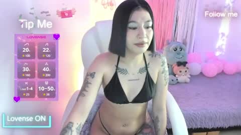 Sofia Thomson online show from April 7, 2026, 9:32 am