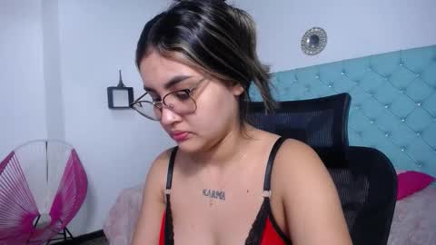 Snapshot of sofiaasexy19 chatting on May 1, 2026, 12:21 pm Sofia online show from May 1, 2026, 12:21 pm