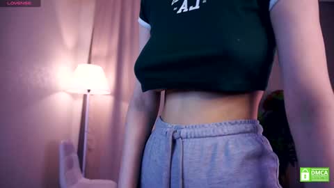 Snapshot of sofiabruno chatting on October 15, 2025, 6:35 am Hi My name is Sofia Welcome to my room Please thumbs up - its important online show from October 15, 2025, 6:35 am